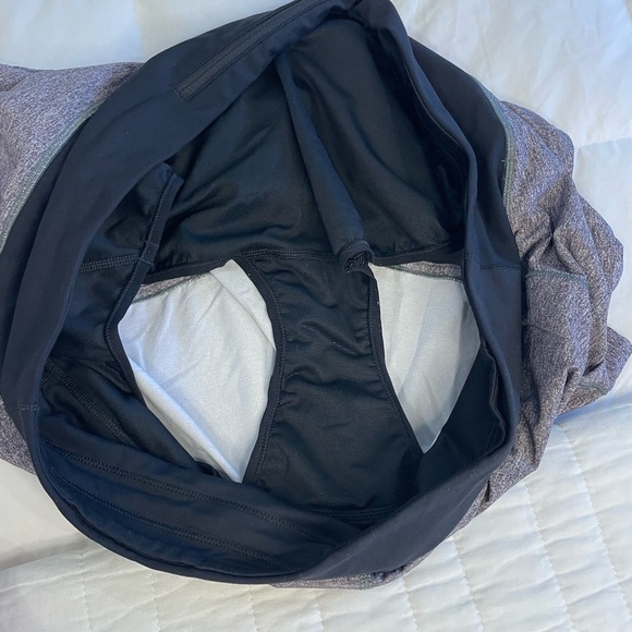 Lululemon Shorts Size 12 Tall Grey and Black - Picture 7 of 9